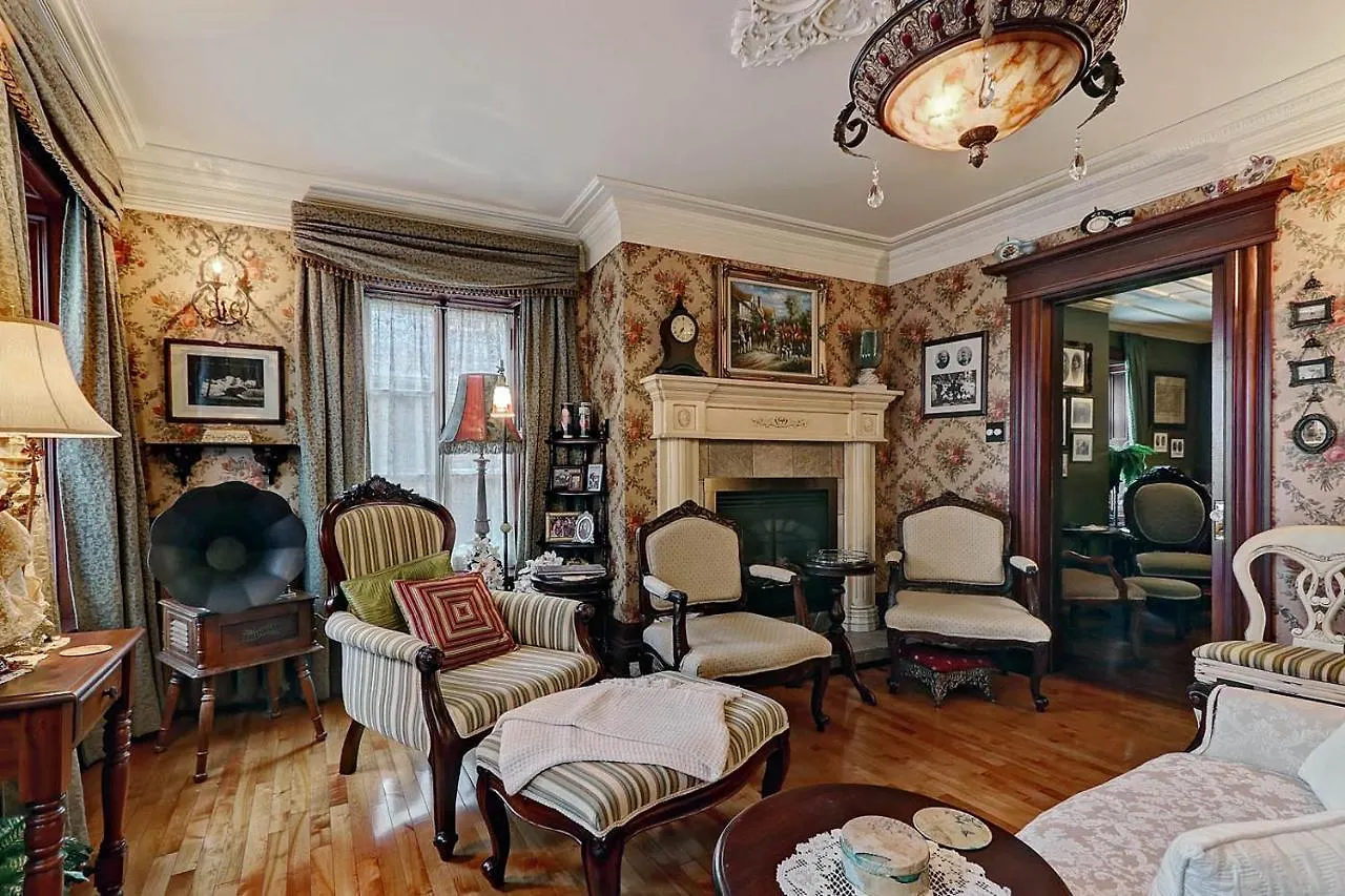 Auberge J.A Moisan Québec Bed & Breakfast