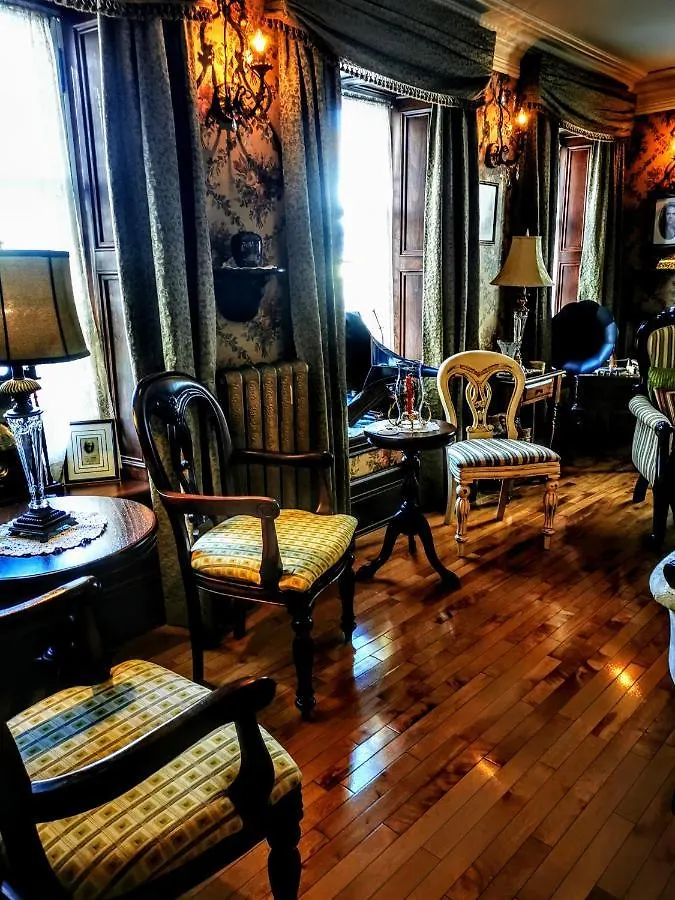 Auberge J.A Moisan Québec Bed & Breakfast